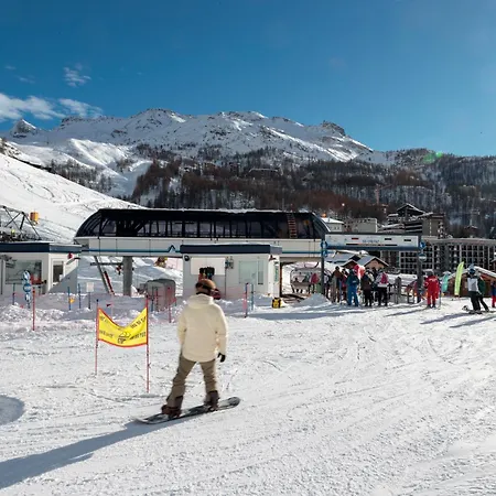 Hellochalet - White Dream - Ski-to-door Access, 200mt From Plateau Rosa - Zermatt Cablecar Breuil-Cervinia
